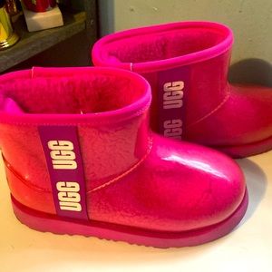 Kids hot pink rain boots for sale! Size 1 . Only used 3 times in mint condition